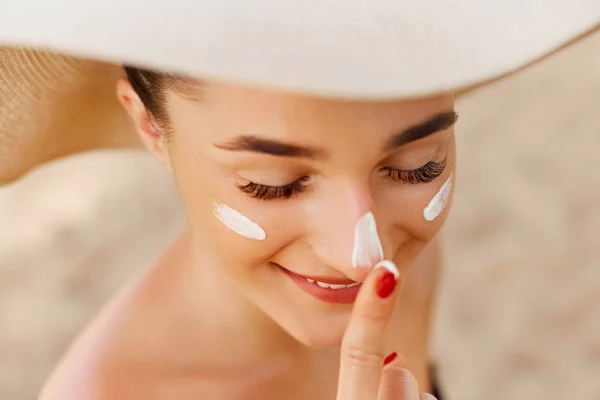 Is Using Sunblock Necessary During Winters? The Ultimate Guide to Year-Round Skincare